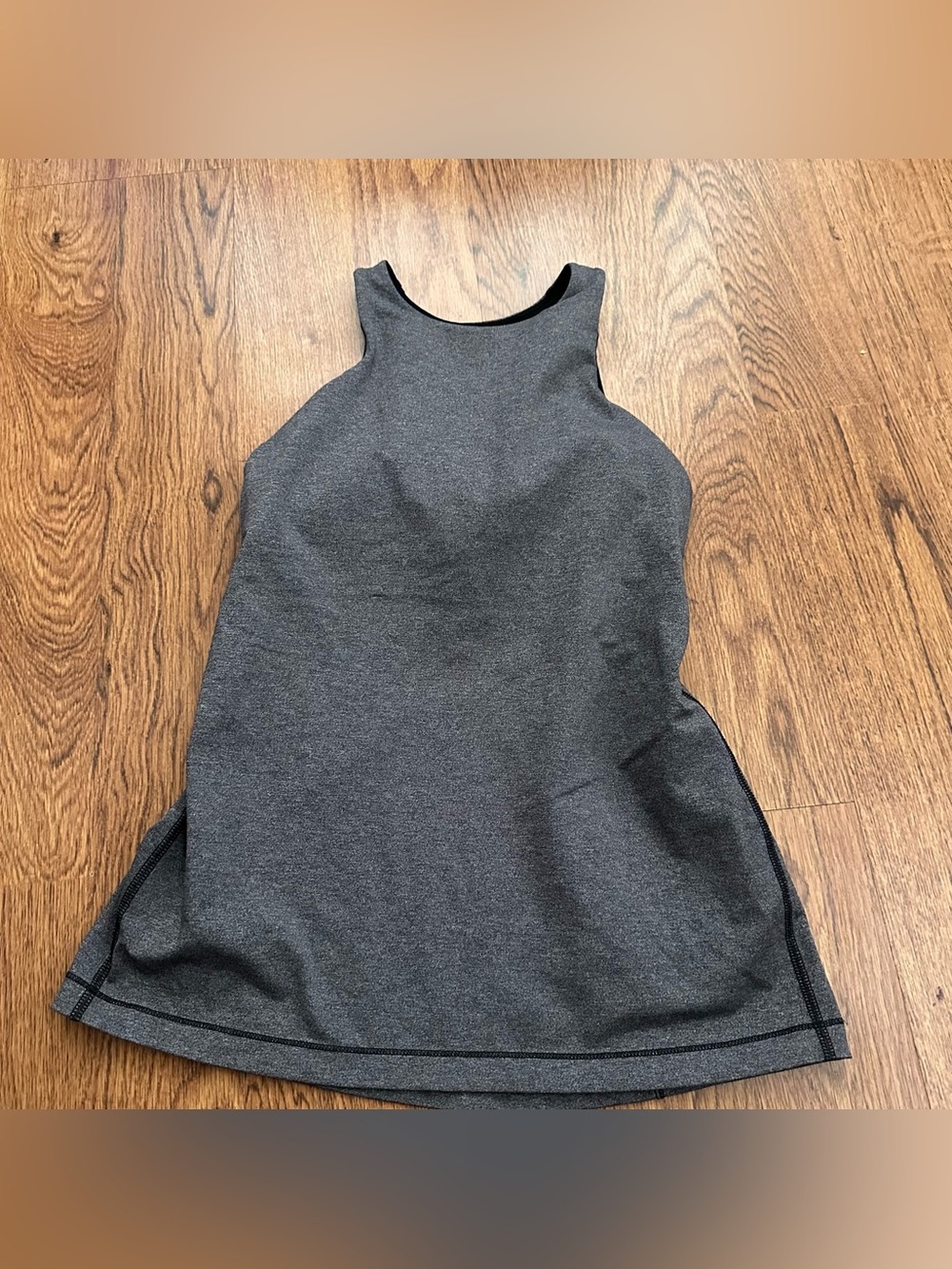 Lululemon gray top sleeveless built in bra padded size 6 sports yoga running